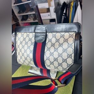 Authentic Gucci crossbody clutch bag